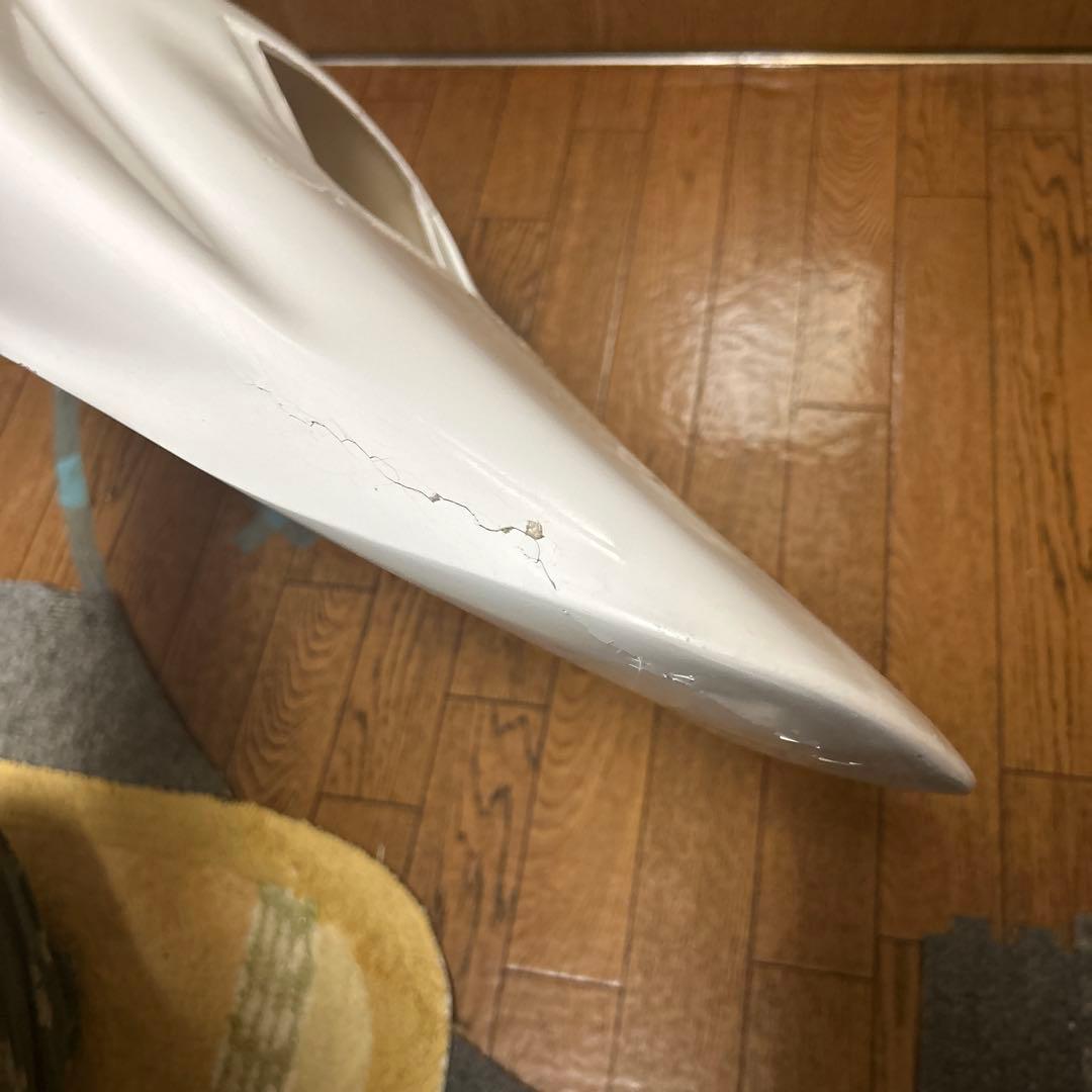 FRP製 NS-1 シートカウル 流線型デザイン 取り付け穴あり　ひび割れあり。