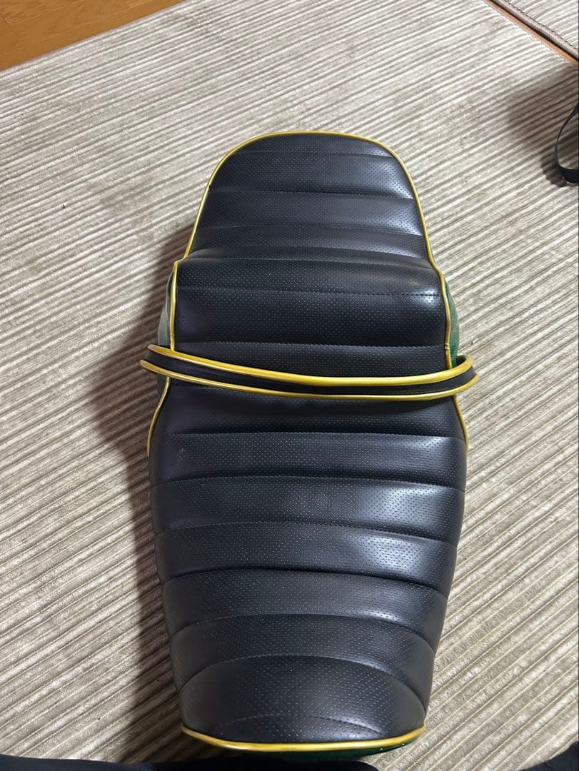 バイクシート ブラック/グリーン/イエロー