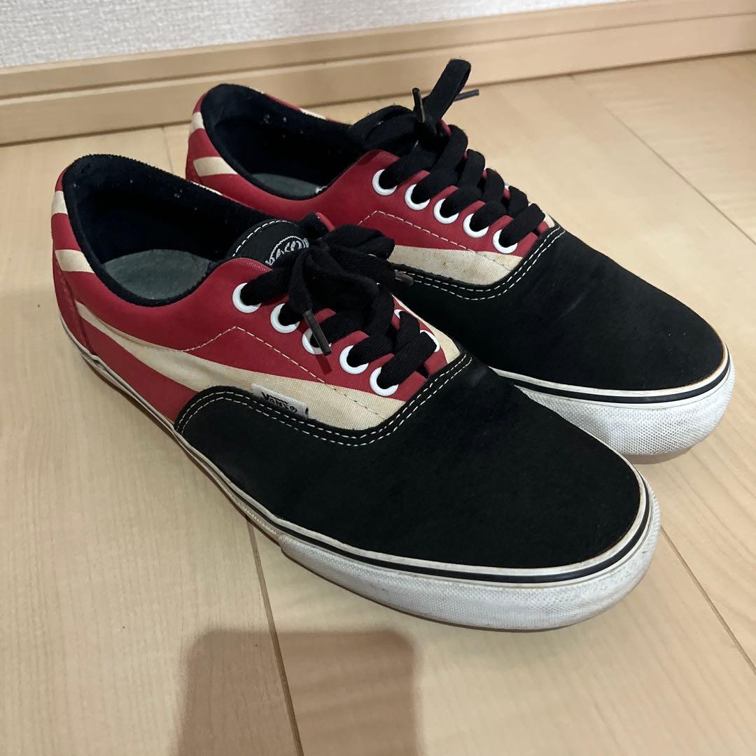 Vans ホソイスニーカー 黒/赤/クリーム