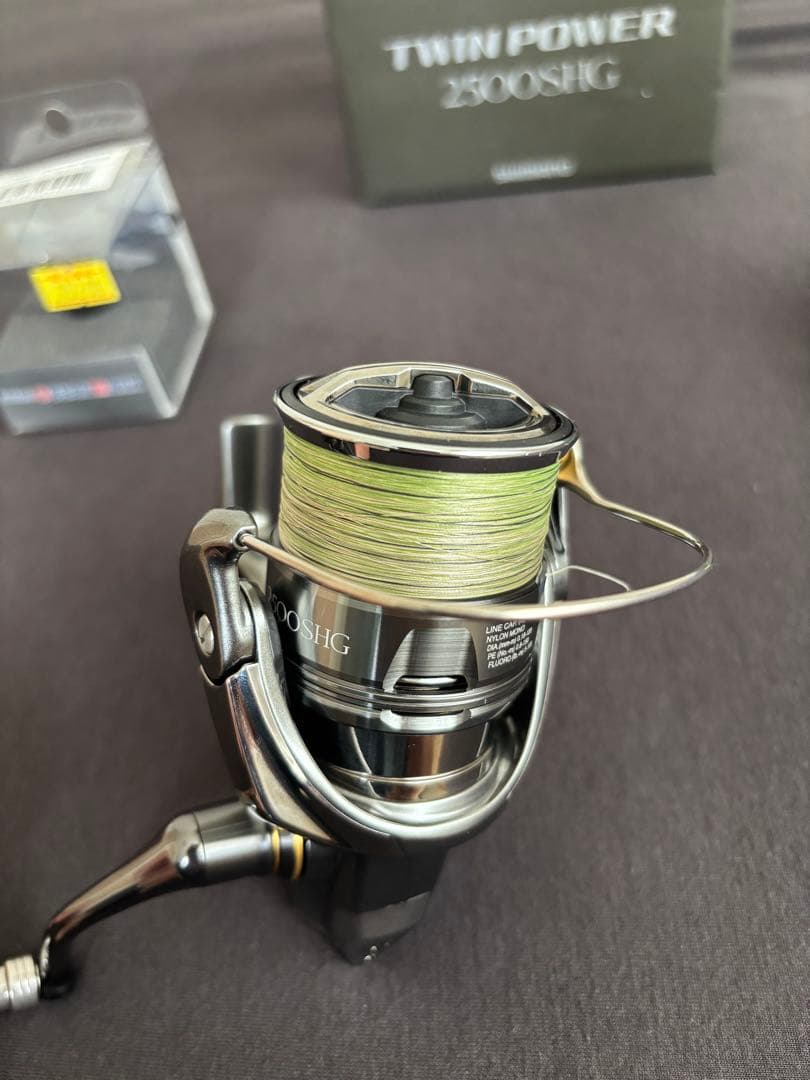 24ツインパワー 2500SHG 替えスプール.パワーハンドルノブ付