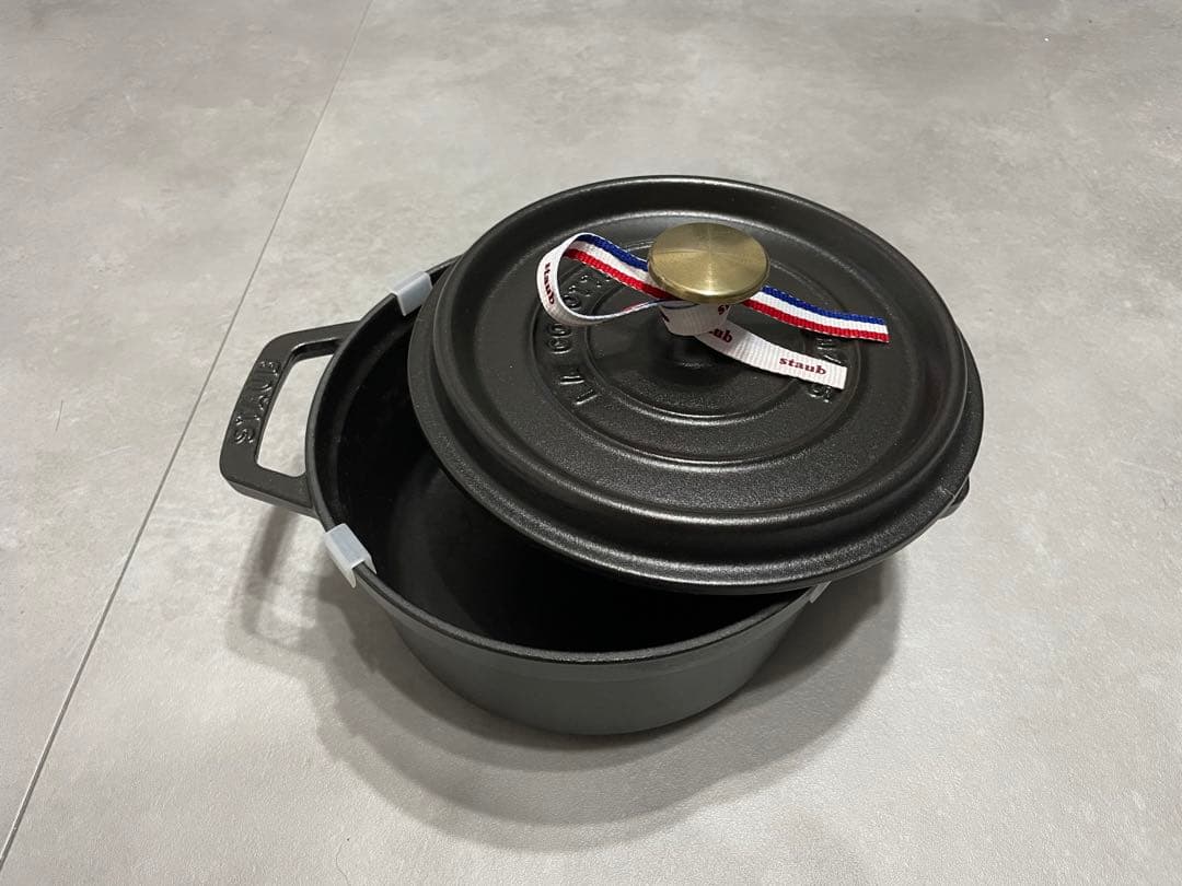 staub(ストウブ) ココット ラウンド18cm 黒