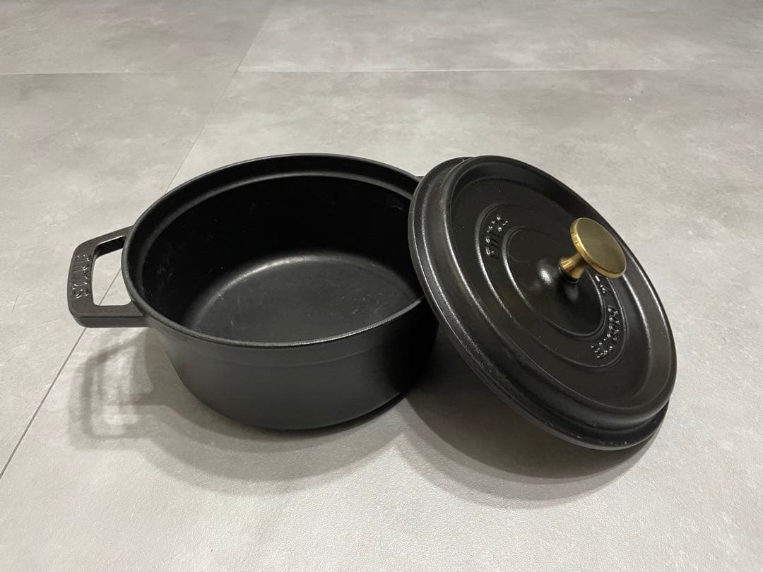 staub(ストウブ) ココット ラウンド18cm 黒