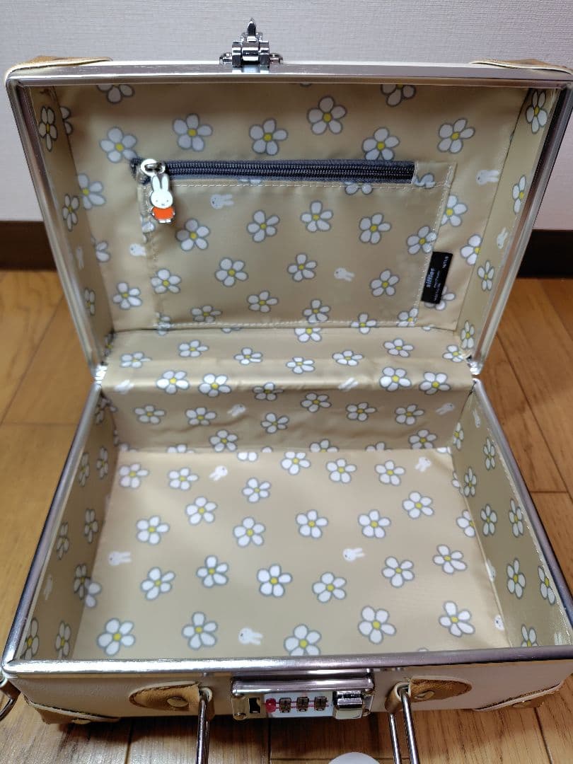 ★美品·未使用·付属品有り★ ミッフィー トランク 4L