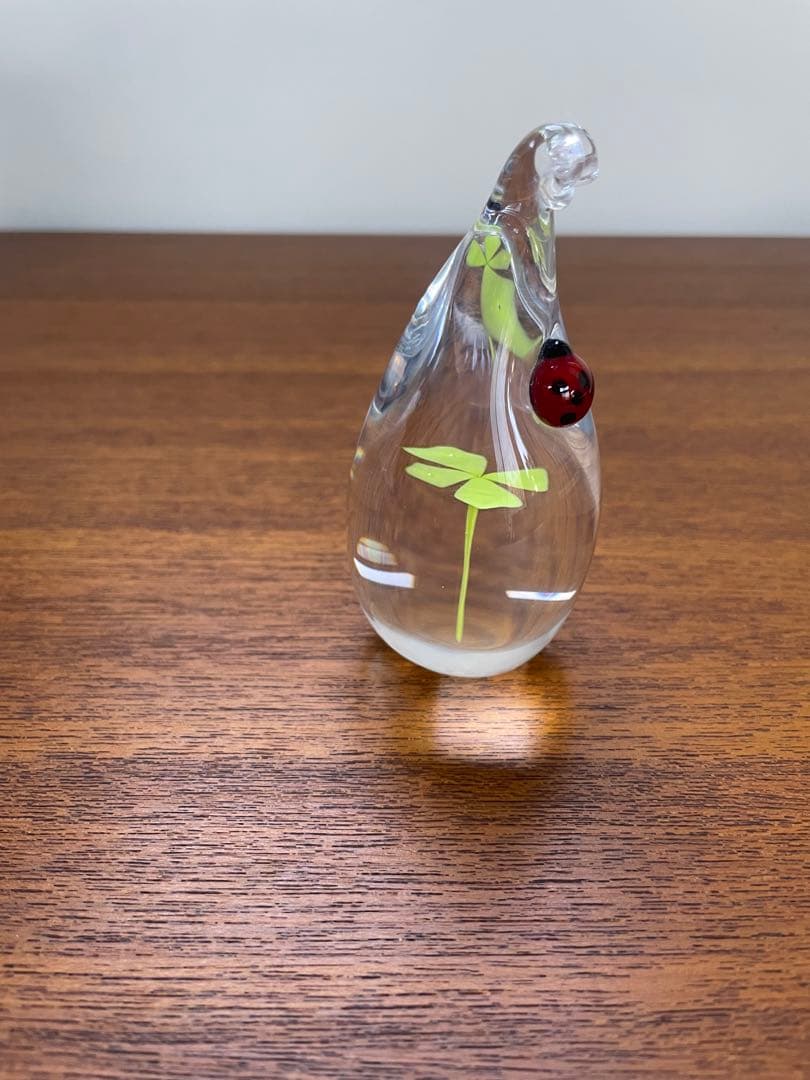 イイノナホ　ペーパーウエイト　クローバー　てんとう虫