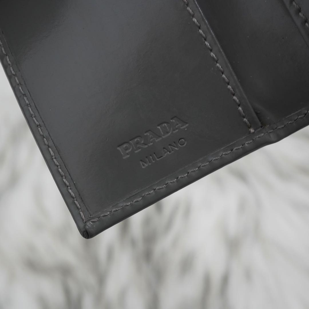 極美品　箱付き　PRADA プラダ　キーケース　三角プレート　トライアングル