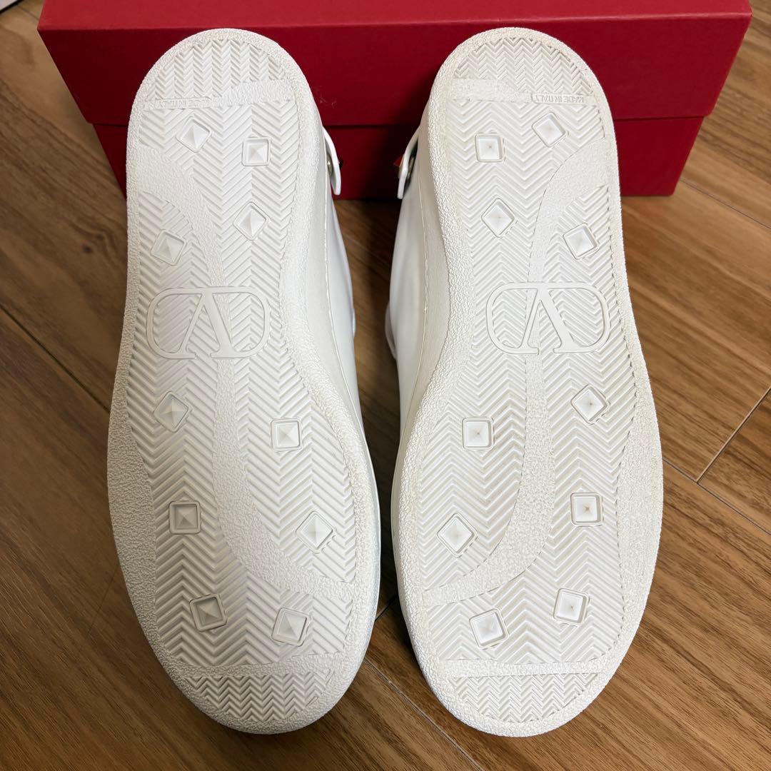 ヴァレンティノ ガラヴァーニ レザー パンチング ロゴ スニーカー