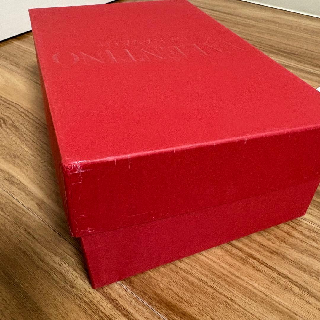 ヴァレンティノ ガラヴァーニ レザー パンチング ロゴ スニーカー