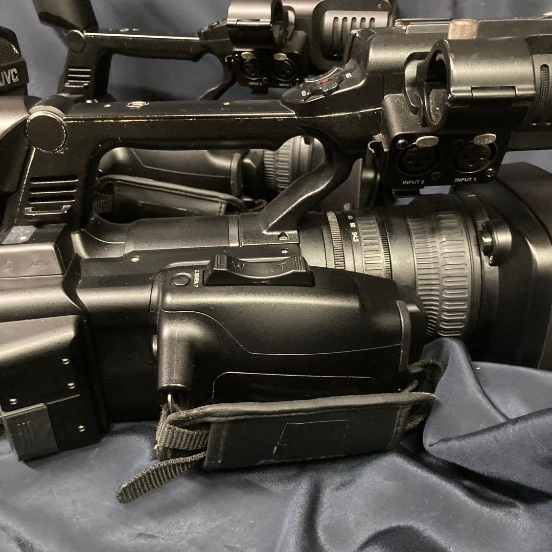 JVC 業務用ビデオカメラ gy-hm650三台セット！バッテリー等おまけ付き！