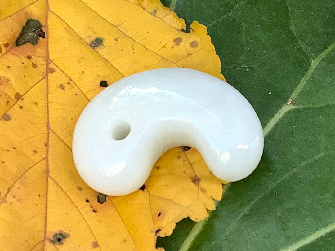 ✳極上品種のアイスジェイド氷　糸魚川翡翠勾玉　一生物の本物　お値段に自信　鑑別付