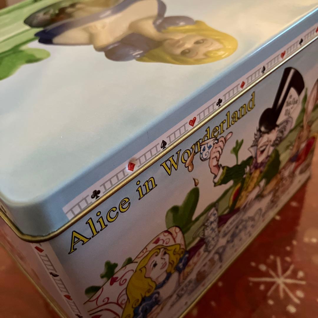 イギリス　陶器　不思議の国のアリス　フィギュリン　Cardew　Beswick