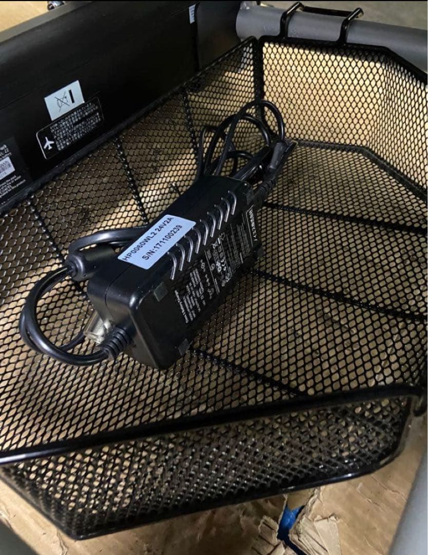 ワンタッチ折りたたみ電動車椅子『ラスレル』　カラー:ブラック