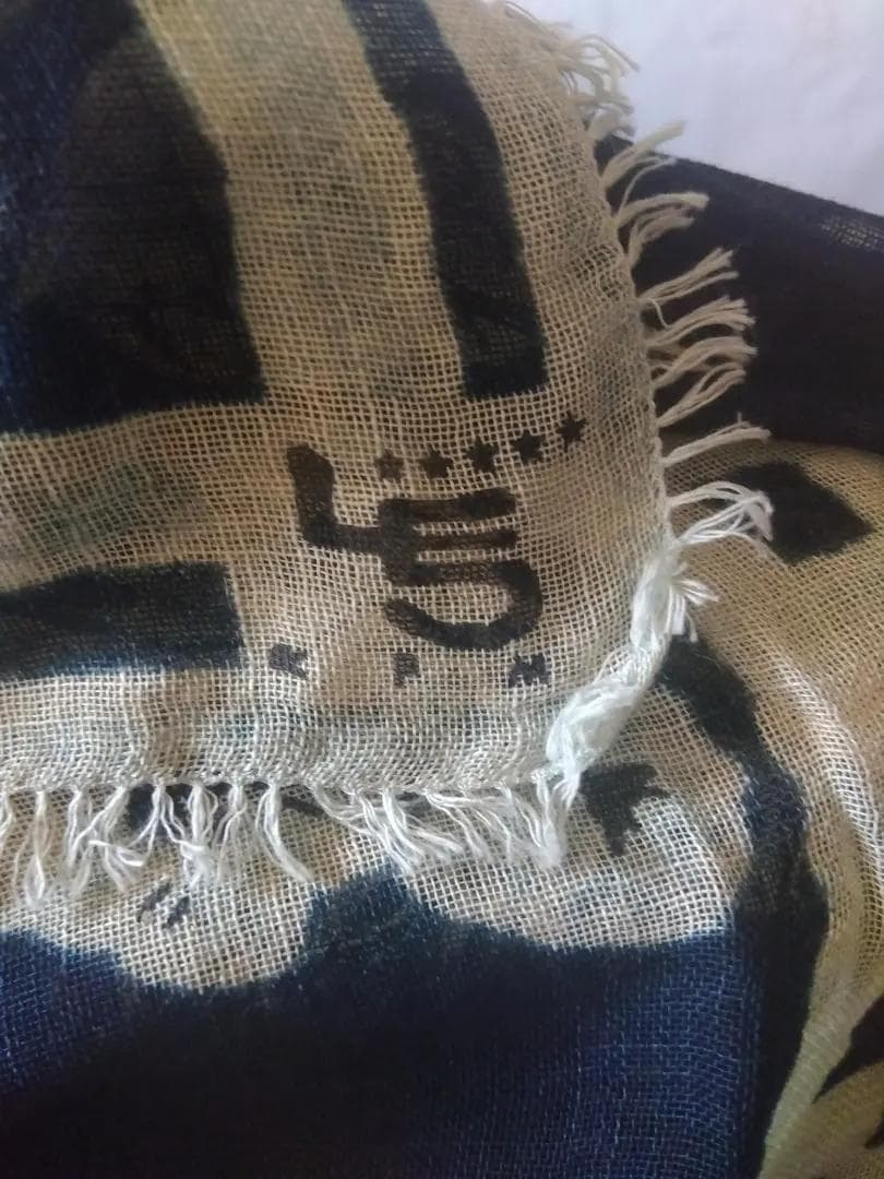 ゆ*え様 【新品】45R ネイビー色花柄スカーフ　日本製　HANDPRINTED