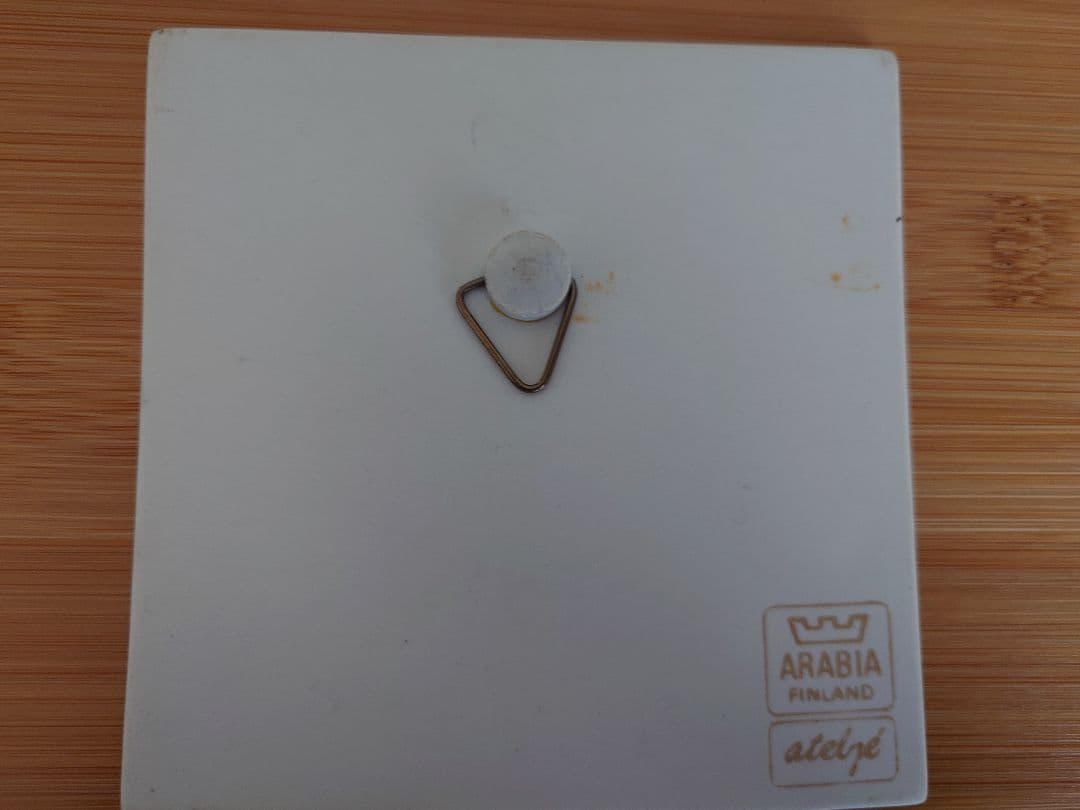 ARABIA ヘルヤ陶器製タイル 女の子とウサギ