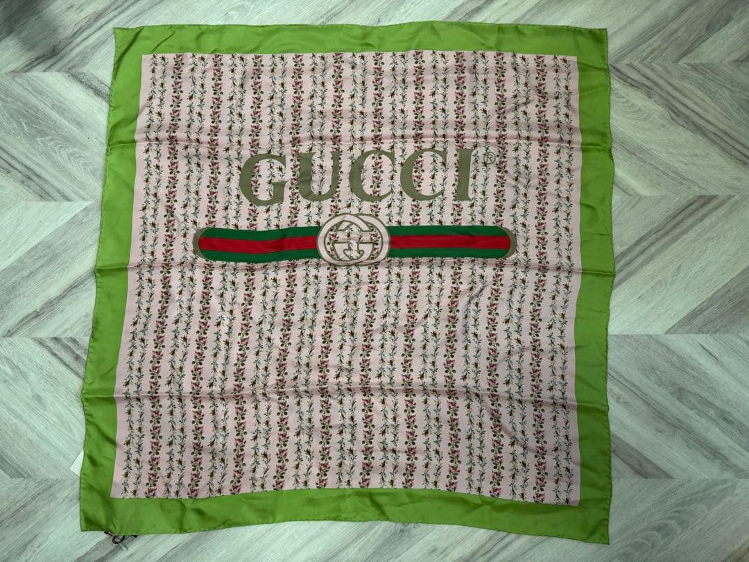 【新品未使用　最終値下げ】GUCCI シルクスカーフ花柄 ロゴ