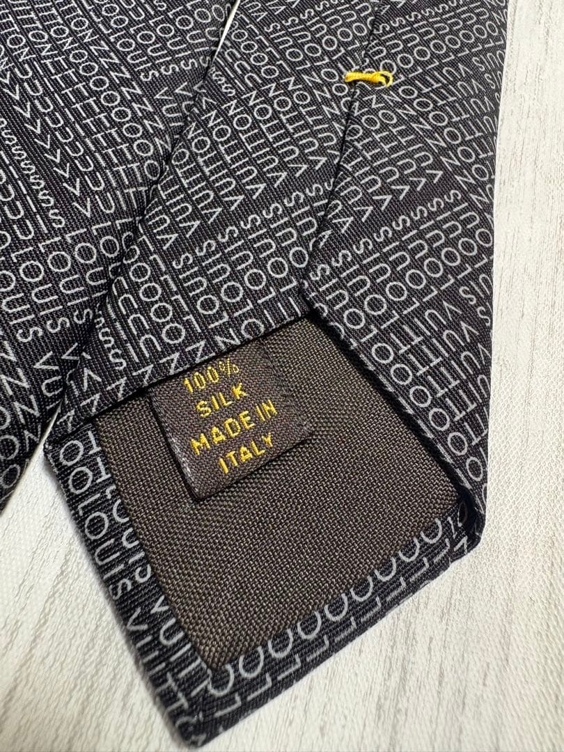 最終値下極美品 LOUIS VUITTON ルイヴィトンネクタイ ロゴグラム 黒