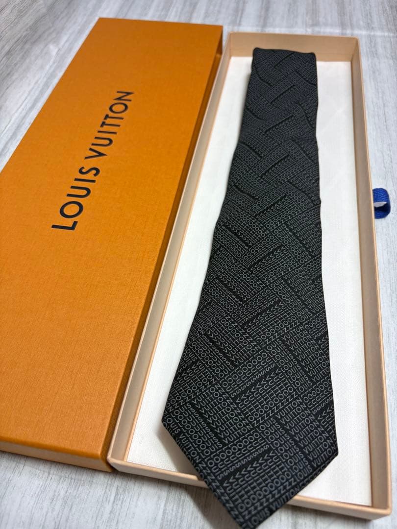 最終値下極美品 LOUIS VUITTON ルイヴィトンネクタイ ロゴグラム 黒