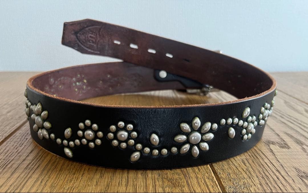 専用です　HTC フラワー スタッズベルト ブラック　32inch 数回使用のみ