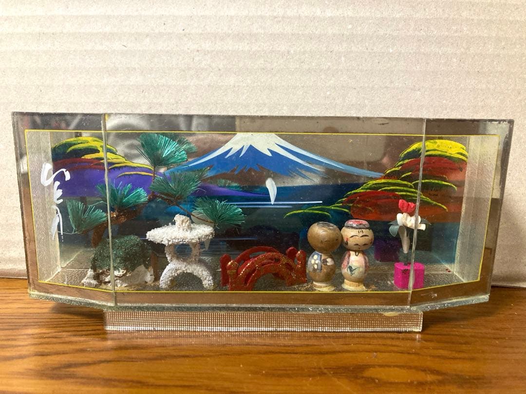 70年代 ビンテージ 庭園 富士山 灯篭 松 赤い橋 牡丹 カップル 夫婦 置物