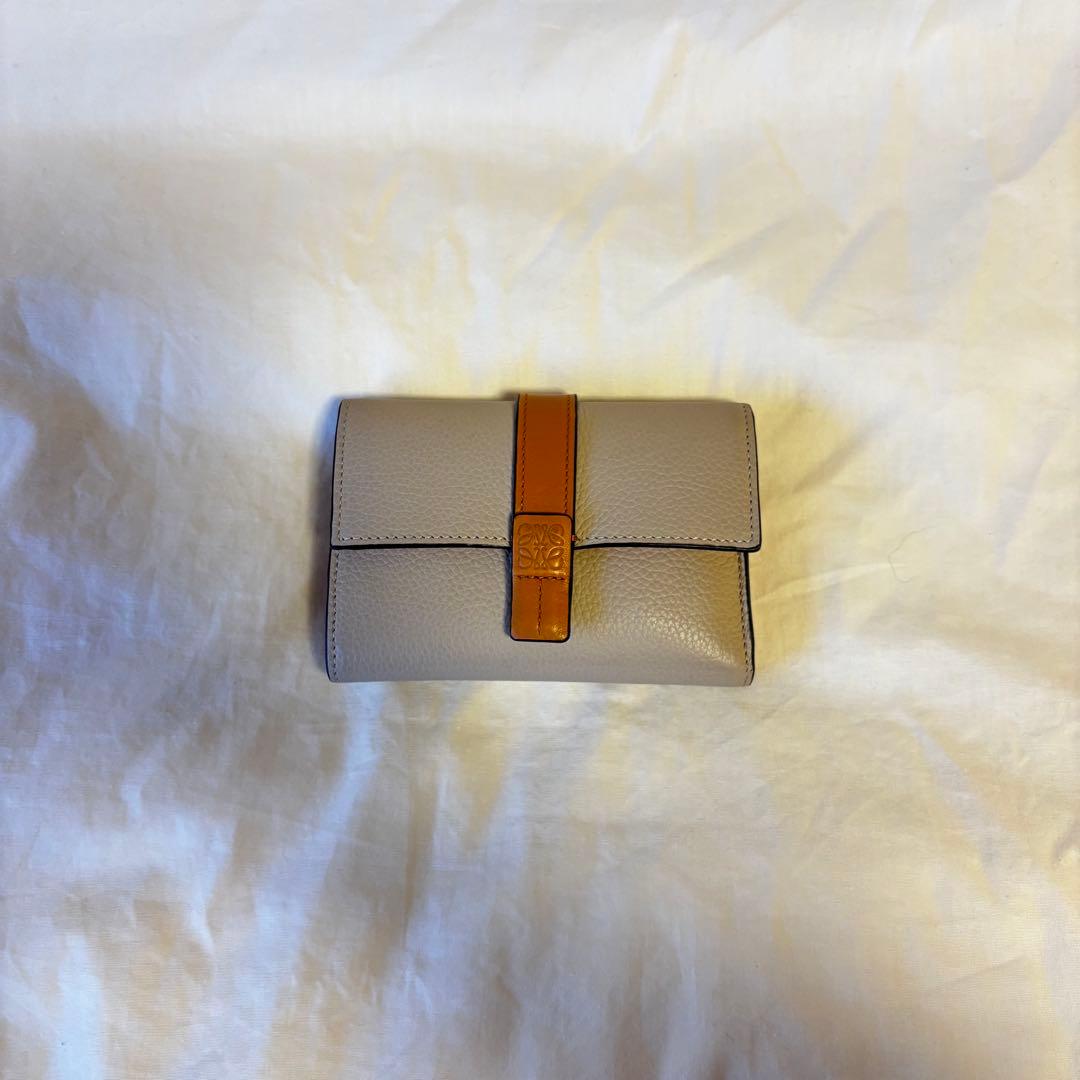LOEWE バーティカル ウォレット スモール（ソフトグレインカーフ）