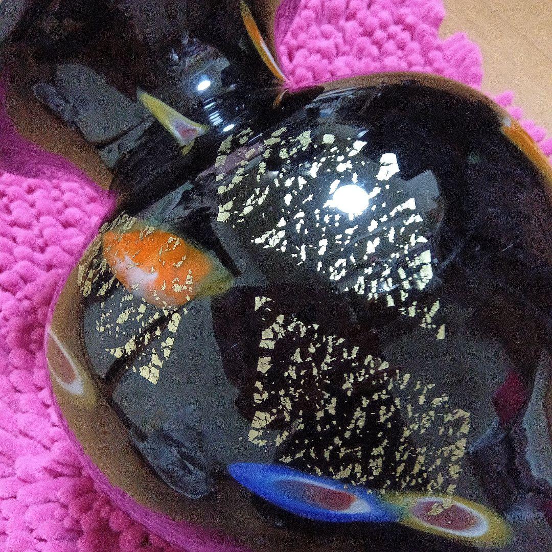 カメイガラス★黒い金箔装飾花瓶　アンティーク　立て約25㌢直径約１７㌢