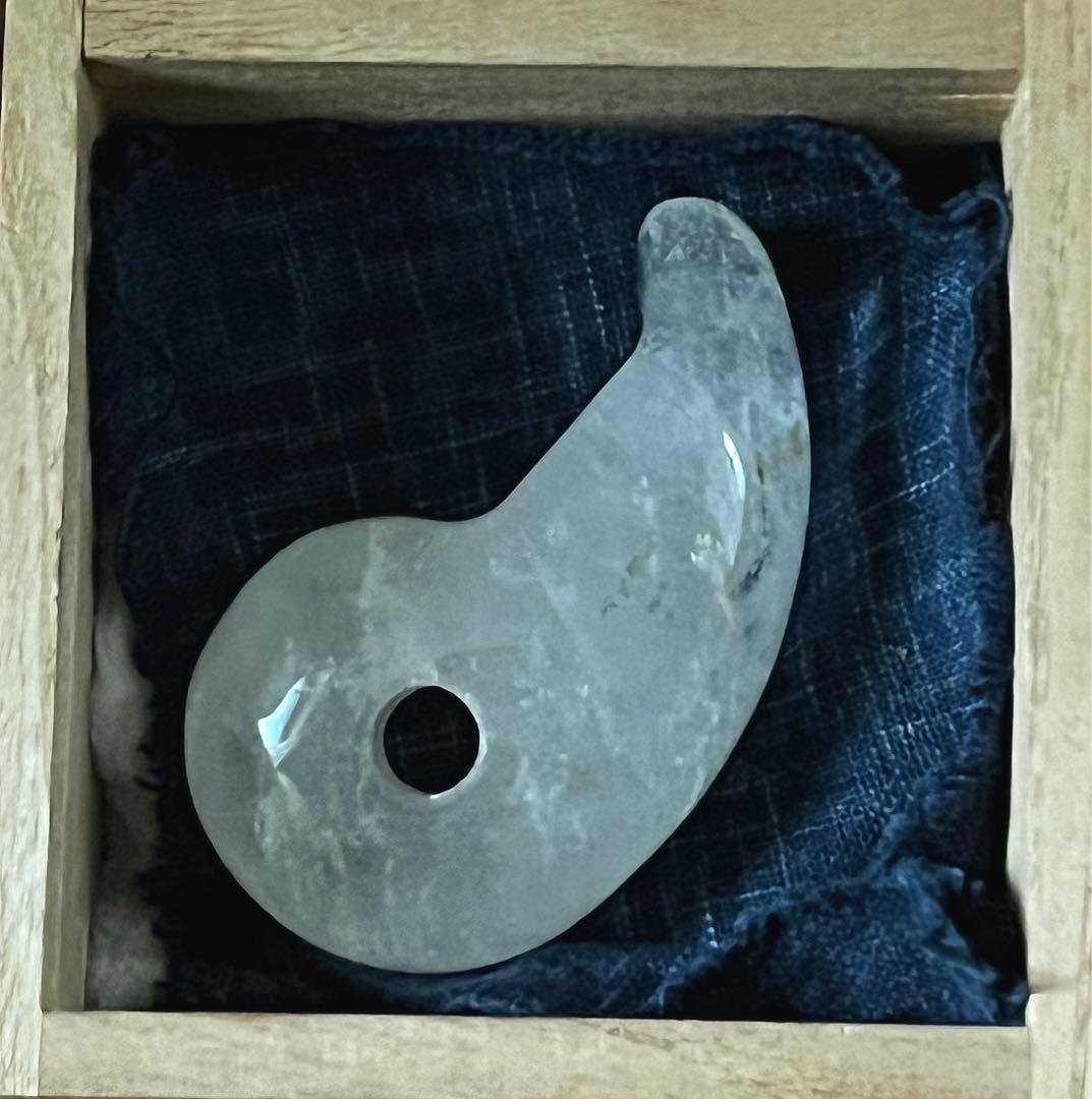 希少 特大 天然石 古水晶 古勾玉 レインボー スモーク 合せ箱