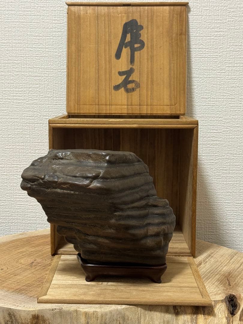 瀬田川石 三大銘石 水石 鑑賞石 天然石 虎石 黒石 滋賀県産 台座 木箱付き