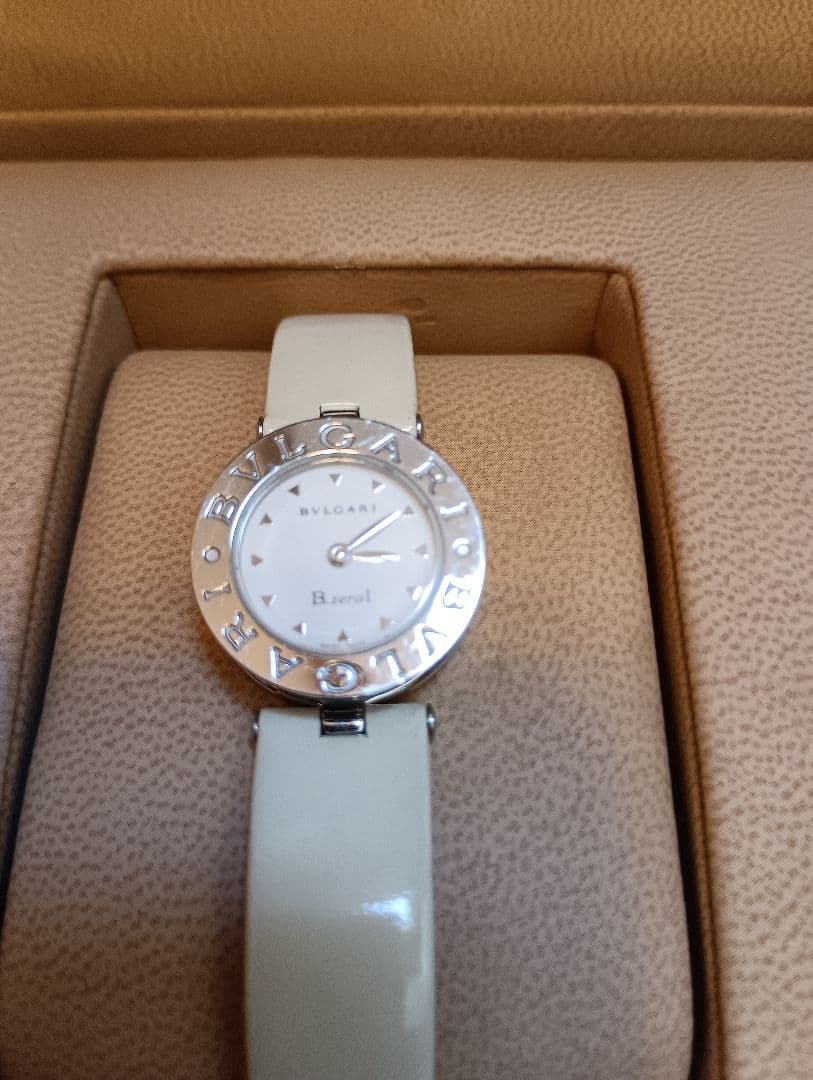 BVLGARI B.Zero1 ホワイトレザー腕時計