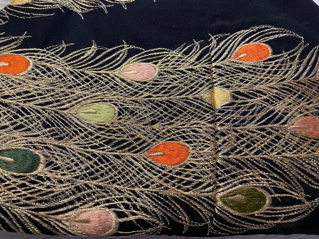 古布リメイクがま口バッグ　留袖　孔雀柄　刺繍