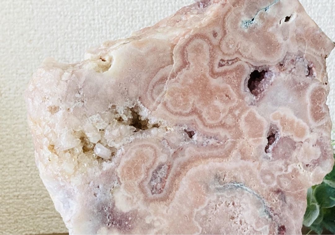 【希少】 特大　ピンクアメジスト✨　晶洞　原石　台座付き　置物