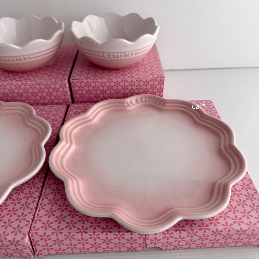 4点【新品】ルクルーゼ　フラワープレート　フリルボウル　シェルピンク