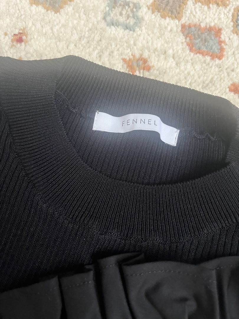 FENNELフリルデザイン ブラックトップス フリルビスチェリブニットトップス