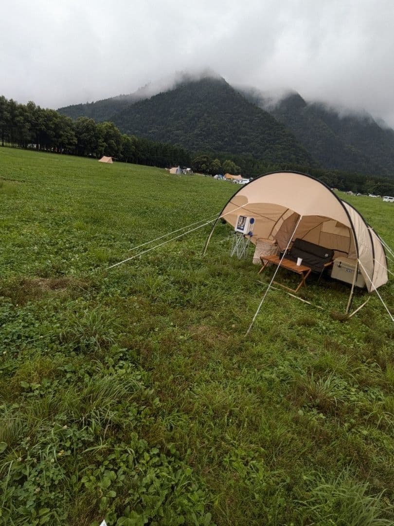 ベージュ タン　ドーム型 キャンプテント カマボコテントスラッシュ