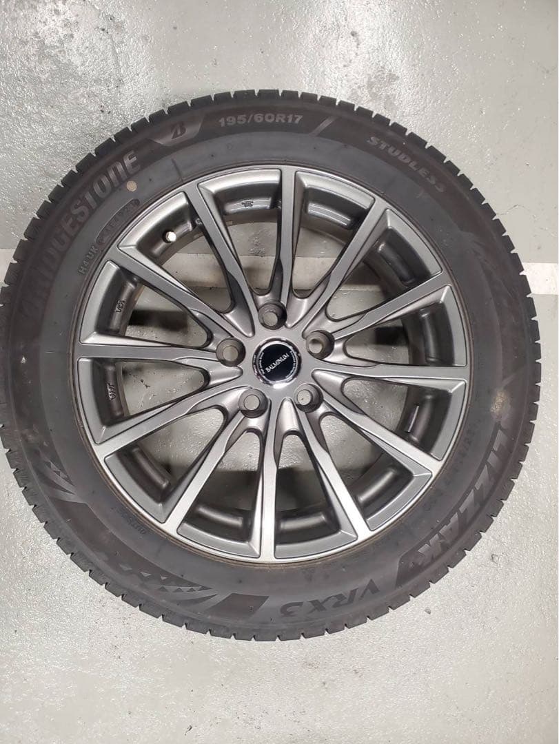 スタッドレスタイヤ195/60R17プリウス60系