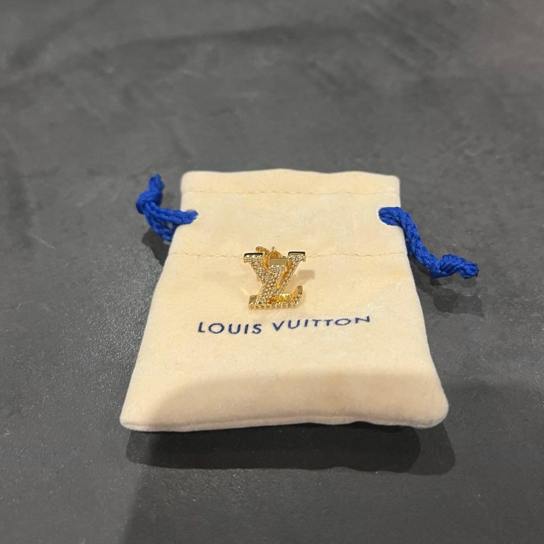 Louis Vuitton ロゴピアス
