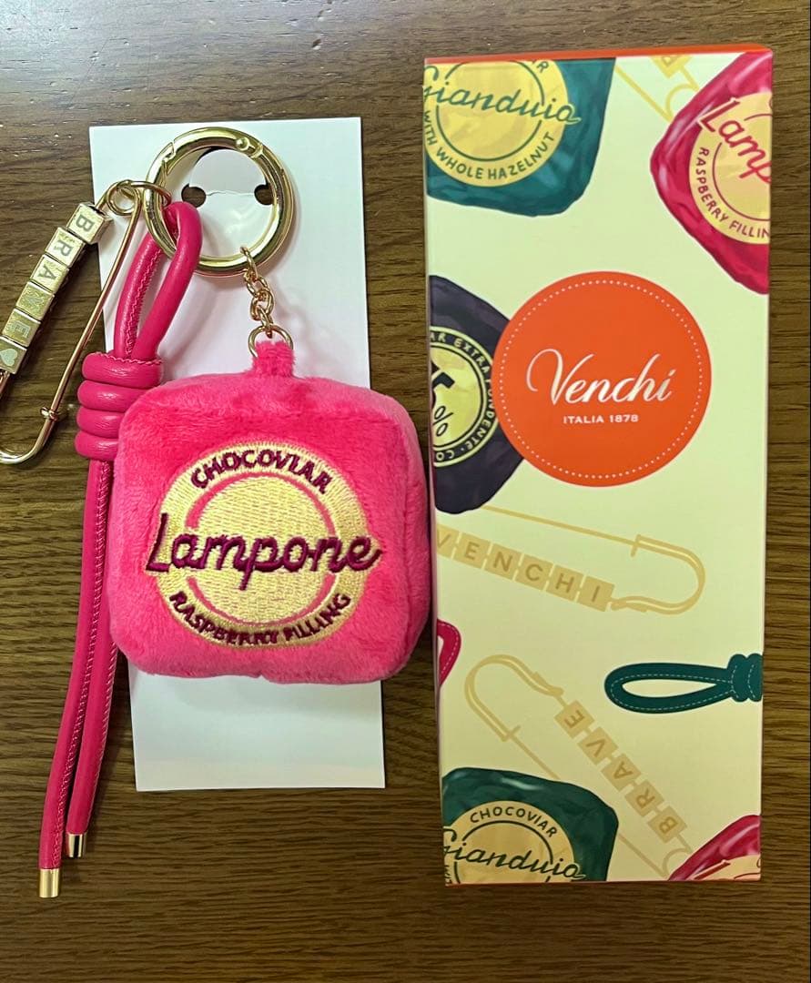 Venchi ロゴ入りバッグチャーム　2026 チョコビア