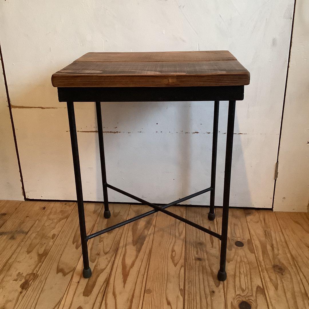 アンティークアイアンスツール