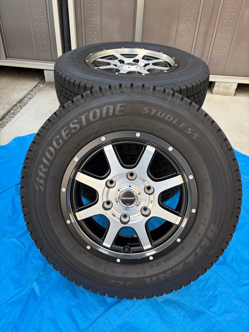 ハイエースブリヂストン BLIZZAK 15インチ スタッドレスホイールセット