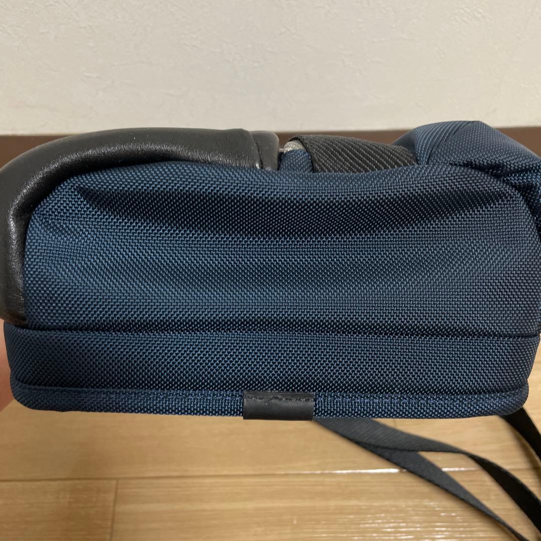 TUMI ☆ボディバッグ　ネイビー