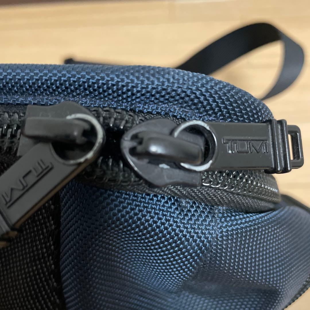 TUMI ☆ボディバッグ　ネイビー