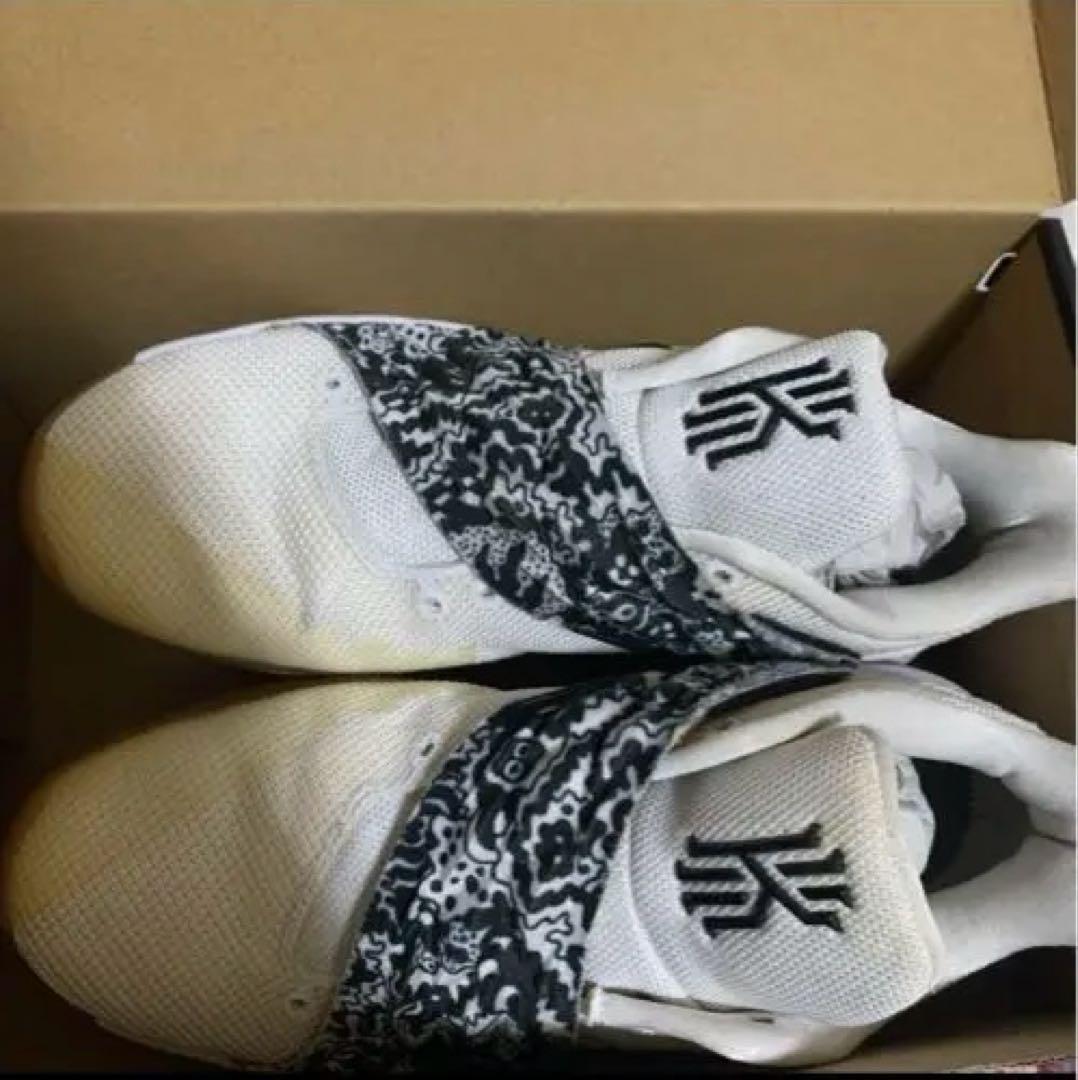 Nike Kyrie 1 Lowバスケットシューズ