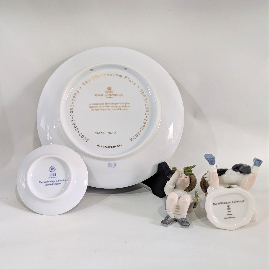 R コペンハーゲン　ミレニアム2002年プレート　フィギュリン2体　プラケット