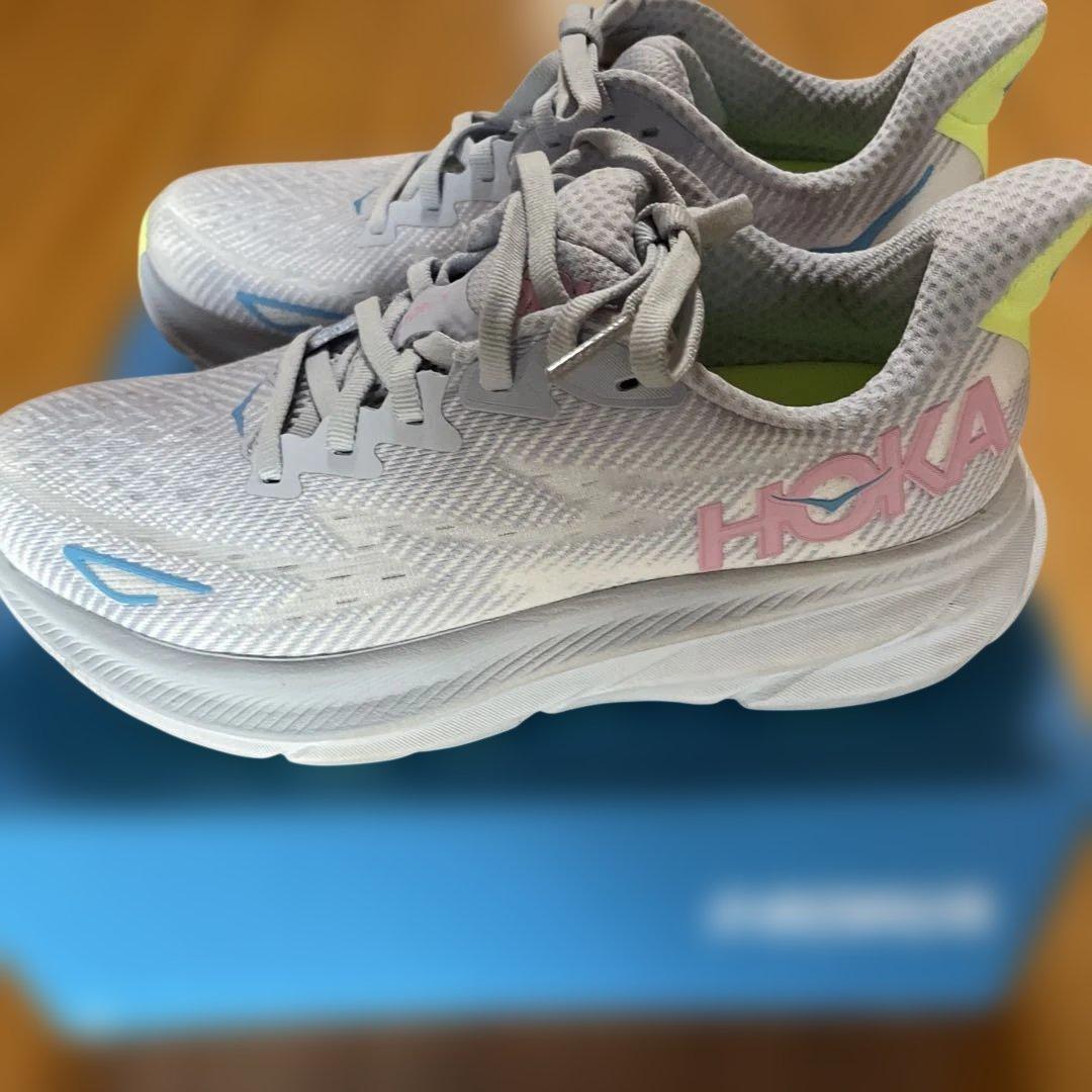 HOKA ランニングシューズ グレー