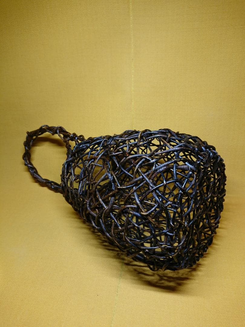 カゴ　花籠　蔓細工　オブジェ　置物　インテリア　工芸品　美術品　A1300