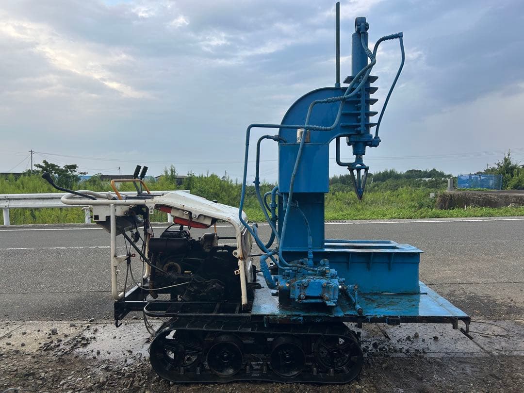 宮崎　自走式　薪割り機　油圧式　クボタエンジン　6.8馬力　クローラー　動画あり