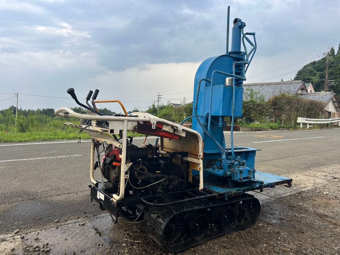 宮崎　自走式　薪割り機　油圧式　クボタエンジン　6.8馬力　クローラー　動画あり