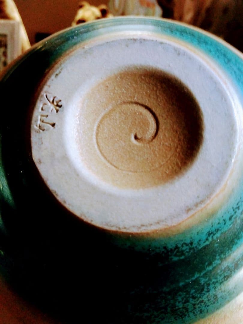 萬子焼き.青緑色の円錐型フラワーベース.1070グラム位