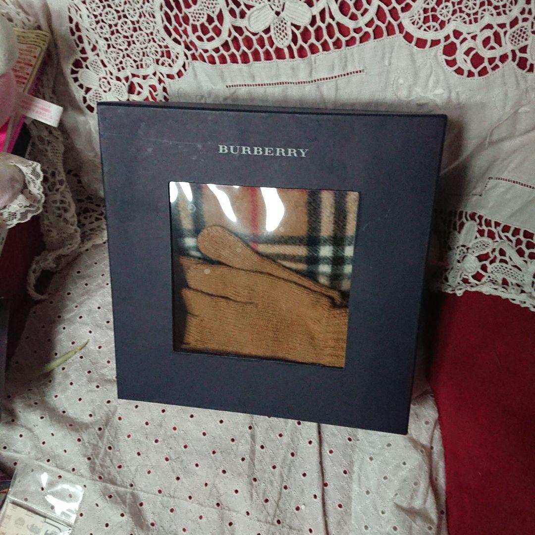 バーバリー チェックラムウール100% マフラーとグローブ タグつき