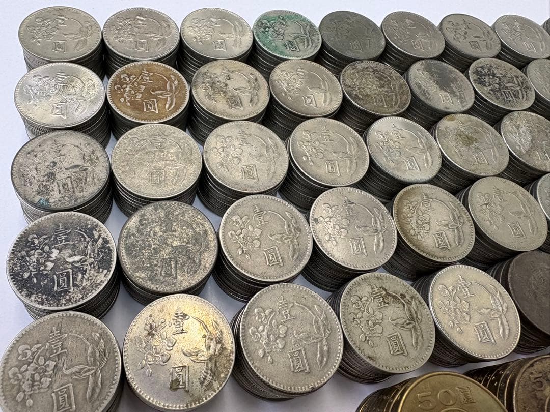 台湾2000ドル分＊旧1ドル×500枚＋現行50ドル×30枚