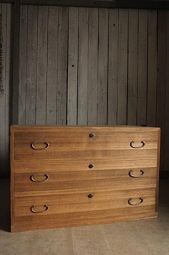 味のある木製の引き出し3段　チェスト　桐箪笥