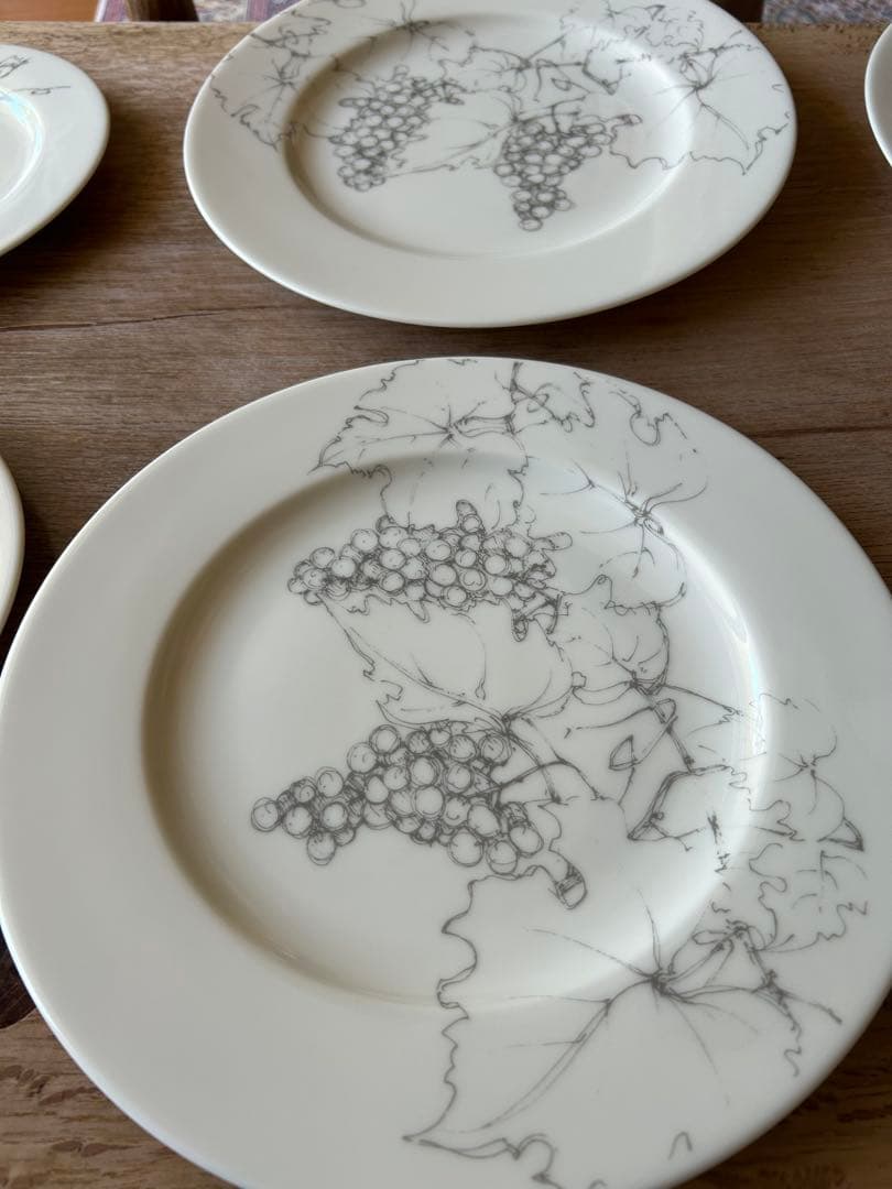 VILLA D'EST\"（ヴィラ・デスト）玉村豊男さんデザインのお皿セット